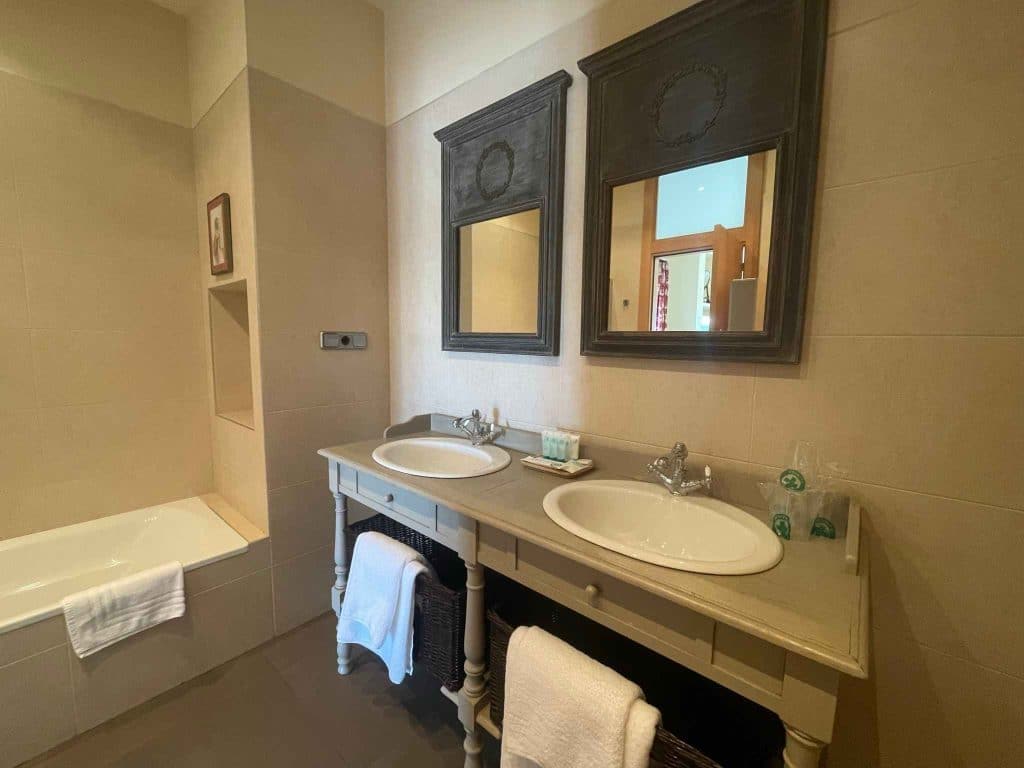 Baño suite Hotel Villa Marcilla